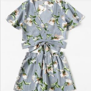 NWOT Floral Crisscross Tie Detail Top Two Piece